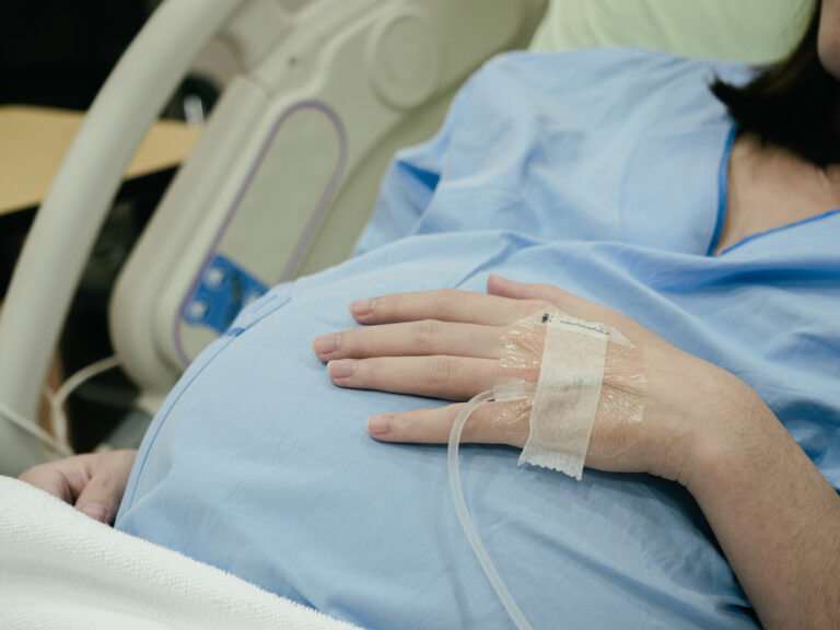 Pregnant,Woman,Patient,Is,Waiting,To,Deliver,Baby,With,Drip